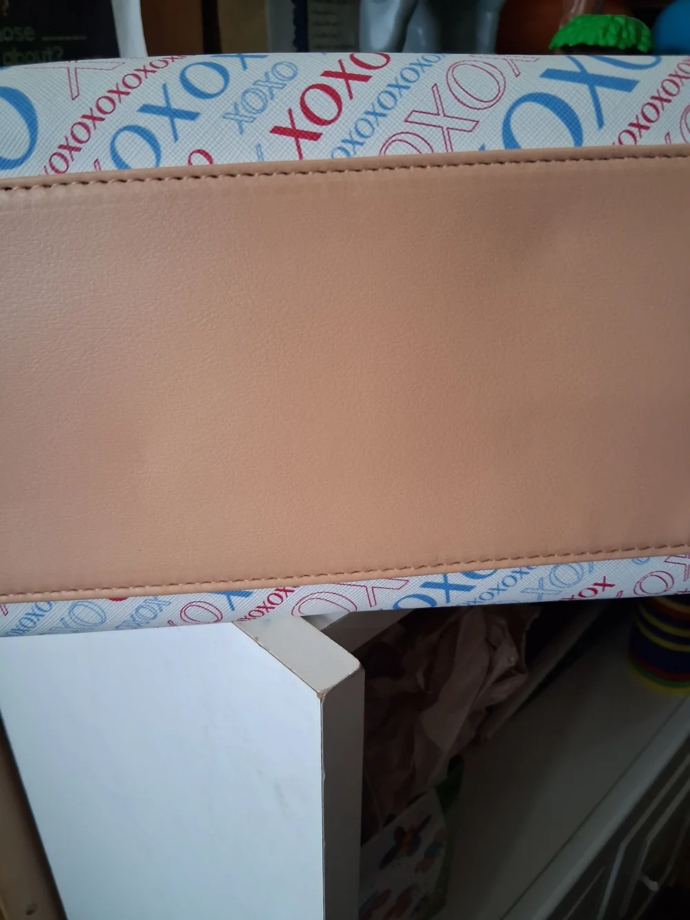 XOXO Pattern Tote Bag in White and Tan - Unbranded